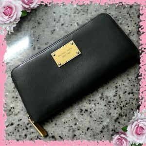 Beautiful Michael Kors Black Leather Full Zip Continental Wallet